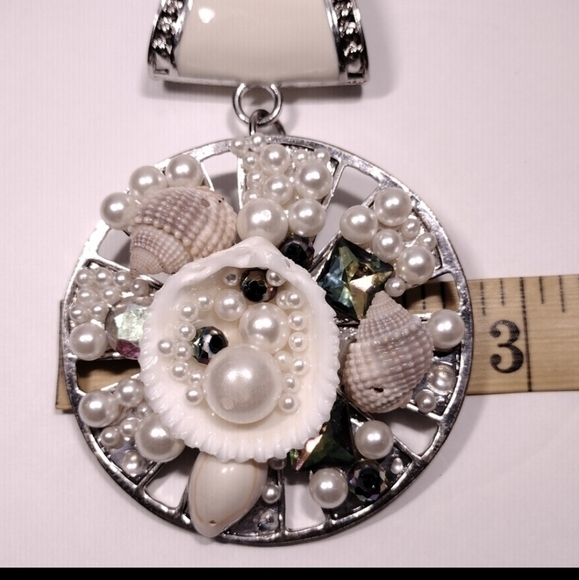 Pearl & Shell Embellished Pendant NWOT - Picture 5 of 5